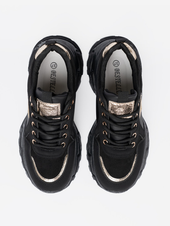 Schwarze Sneakers mit goldenem Herzen