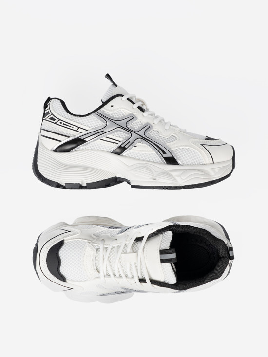 Schwarz-weiße bequeme Sneakers mit Netz