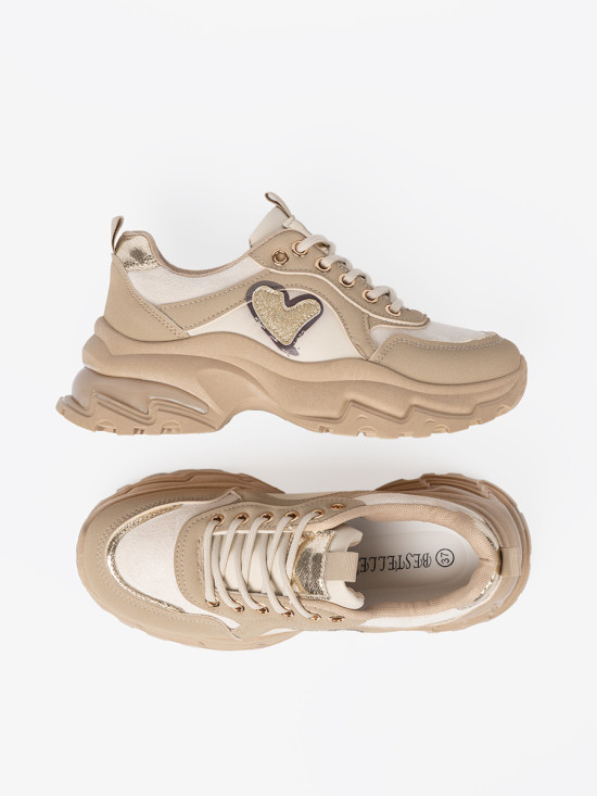Beige Sneakers mit dekorativem goldenen Herzen