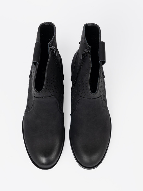 Luftige schwarze Stiefeletten