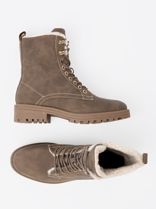 Stylische beige Stiefeletten mit dicker Sohle