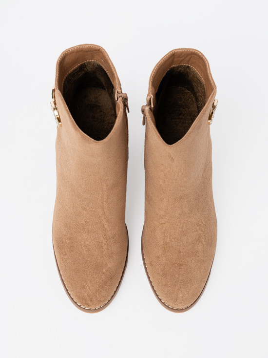 Stylische Stiefeletten in hellbraun mit goldenen Details