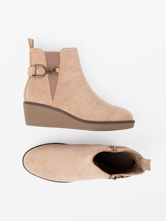 Beige Ankle Boots auf bequemem, niedrigem Keil