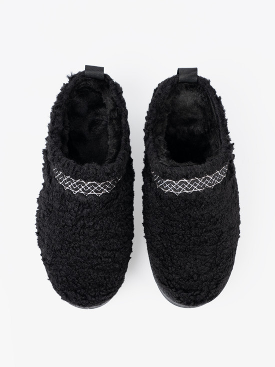 Schwarze Schneestiefel mit dekorativer Stickerei