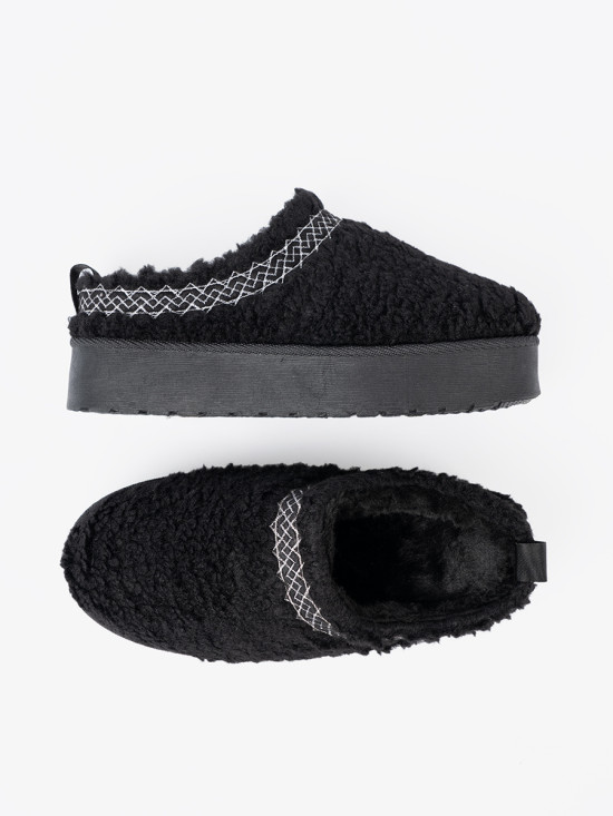 Schwarze Schneestiefel mit dekorativer Stickerei