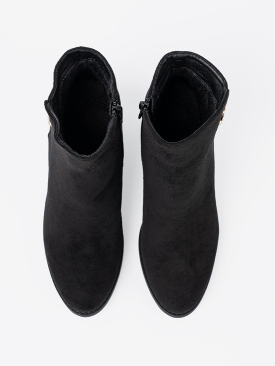 Schwarze Stiefeletten mit eleganter Schnalle