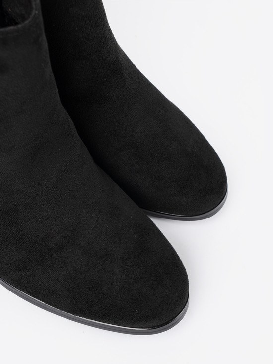 Stilvolle schwarze Stiefelette mit elegantem Dekor