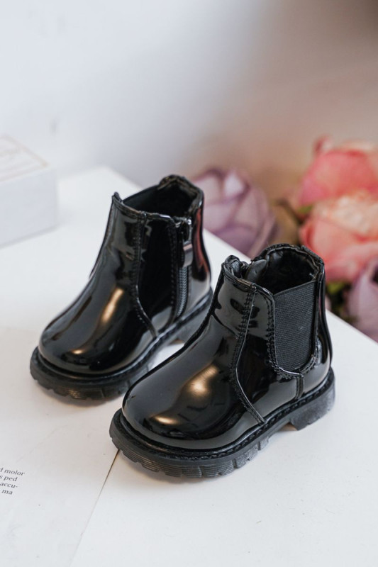 Lackierte gefütterte schwarze Stiefelette