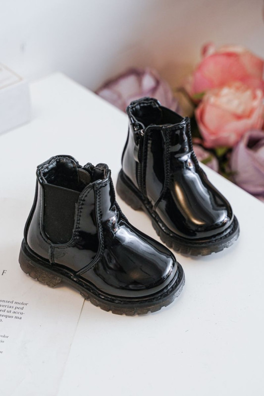 Lackierte gefütterte schwarze Stiefelette