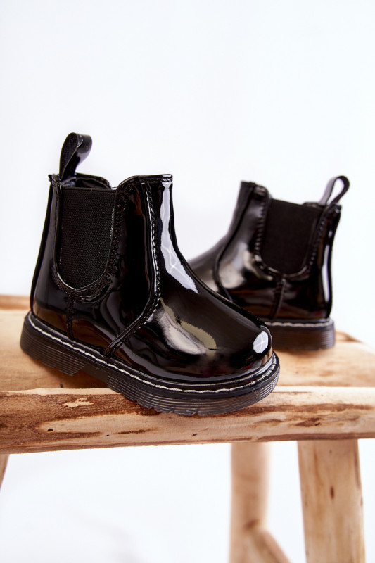 Lackierte gefütterte schwarze Stiefelette