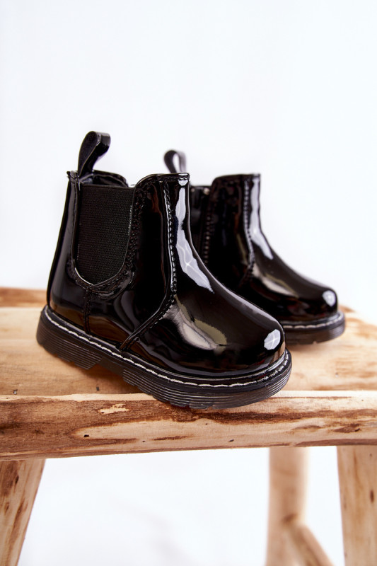 Lackierte gefütterte schwarze Stiefelette