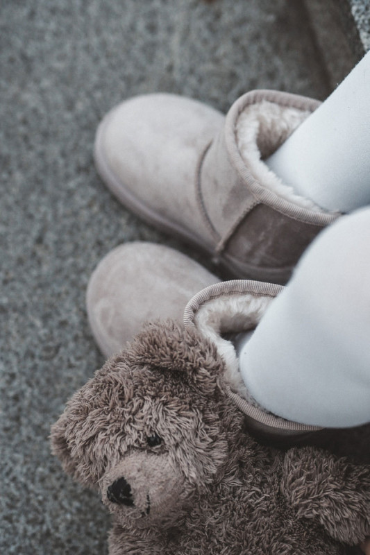 Beige gefütterter Schneestiefel aus Wildlederimitat