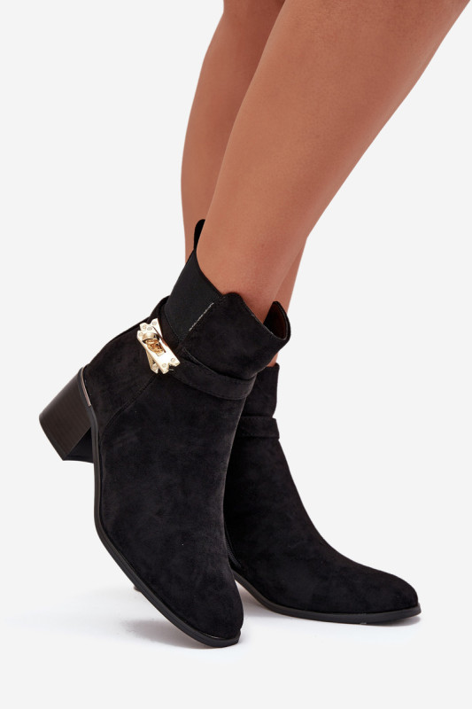 Gefütterte schwarze Stiefelette mit goldener Verzierung und Blockabsatz