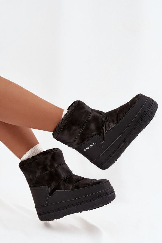 Schwarze Snowboots aus Kunstleder und Synthetik