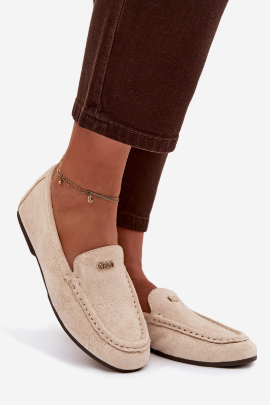 Beige Mokassins aus Velourslederimitat mit goldenem Detail