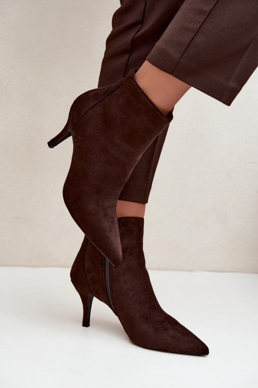 Stiefelette mit Stiletto-Absatz aus braunem Kunstveloursleder