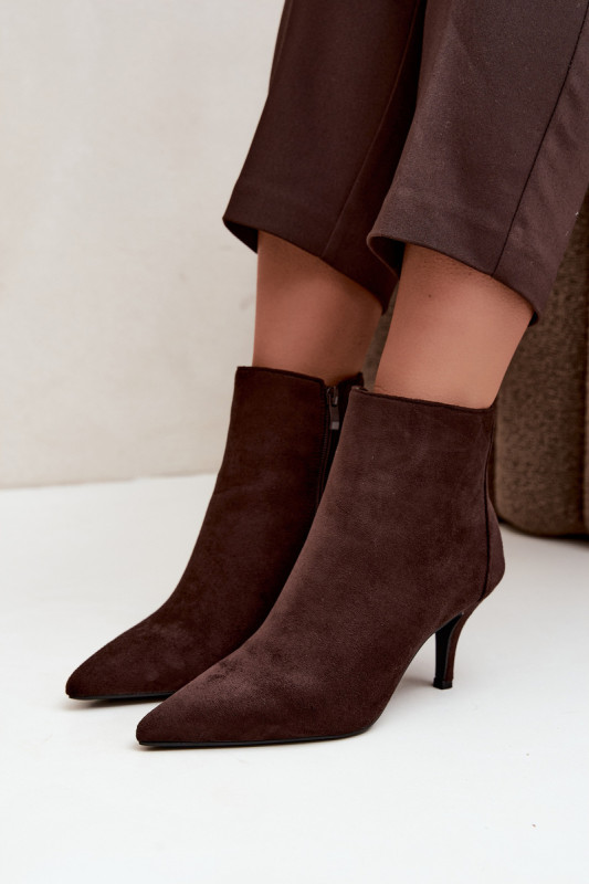 Stiefelette mit Stiletto-Absatz aus braunem Kunstveloursleder