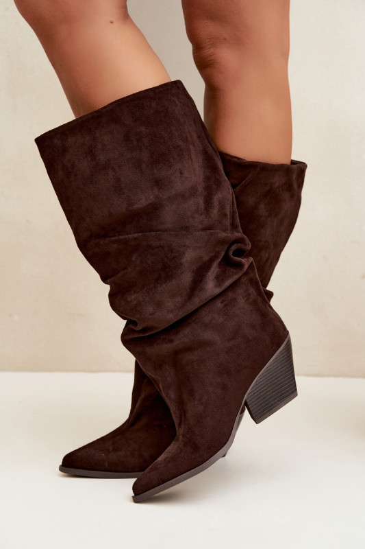 Stiefelette aus Veloursleder mit gerafftem Schaft und Absatz, braun