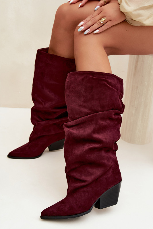 Bordeauxrote Stiefel aus Veloursleder mit gerafftem Schaft und Absatz