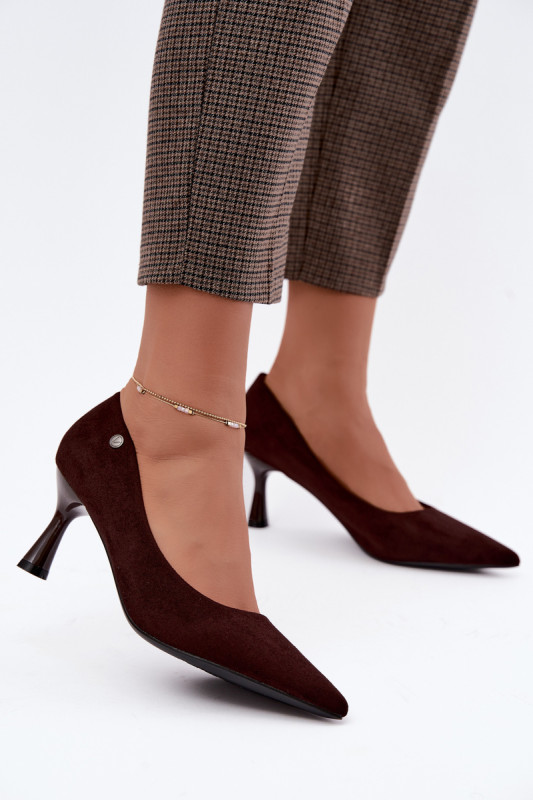 Elegante Pumps aus braunem Veloursleder mit schlankem Absatz