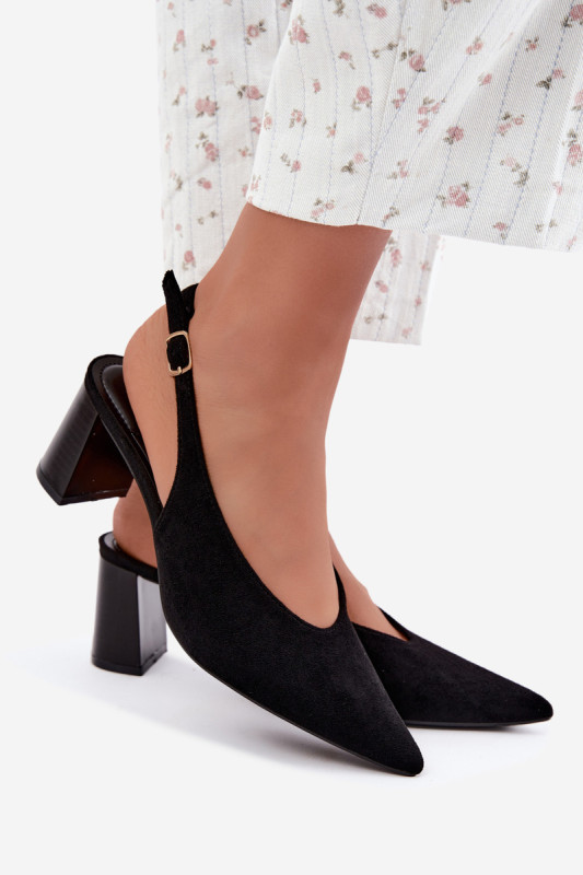 Schwarze Pumps mit offener Ferse und Blockabsatz