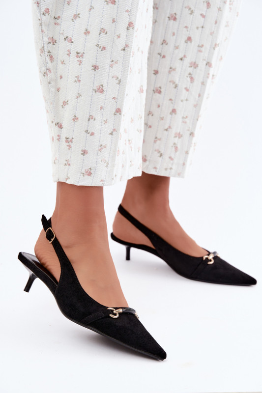 Schwarze Pumps mit offener Ferse und niedrigem Absatz