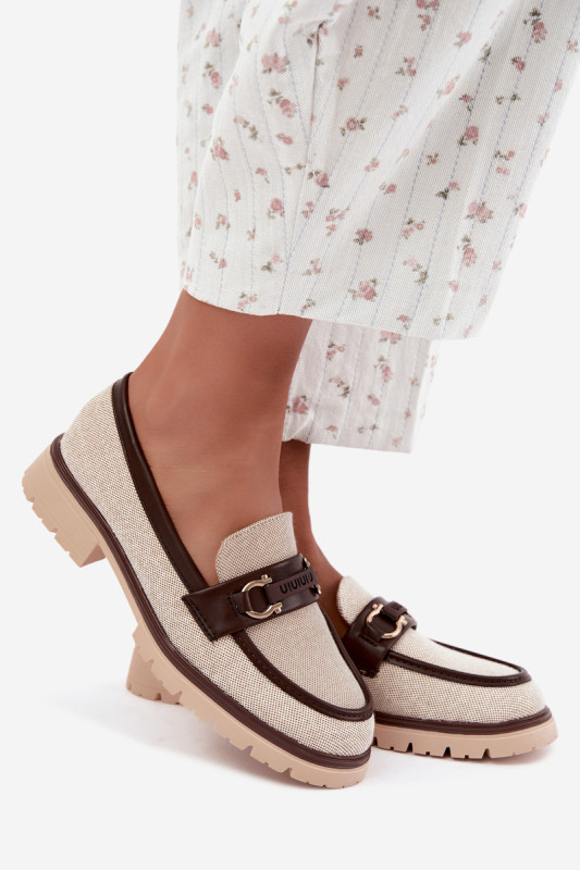 Beige-braune Mokassins mit dekorativem Detail