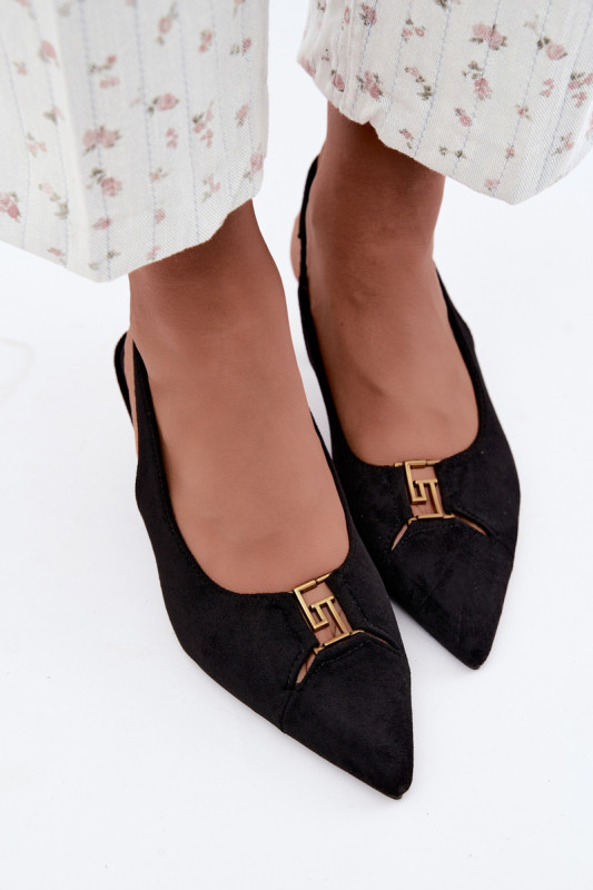 Schwarze Pumps mit offener Ferse und dekorativem Detail