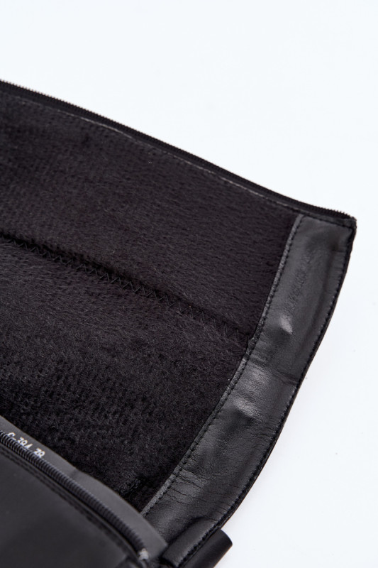 Gefütterte schwarze Stiefel mit Blockabsatz aus Kunstleder