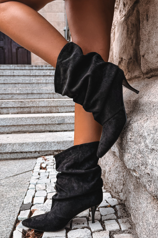 Schwarze Veloursleder-Stiefelette mit Stiletto-Absatz