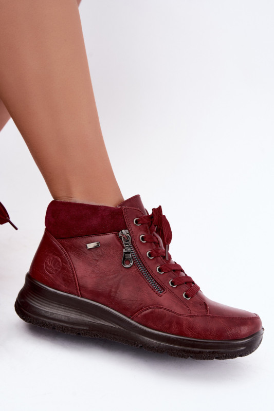 Rote Ankle Boots aus Kunstleder mit Keilabsatz und Fellfutter
