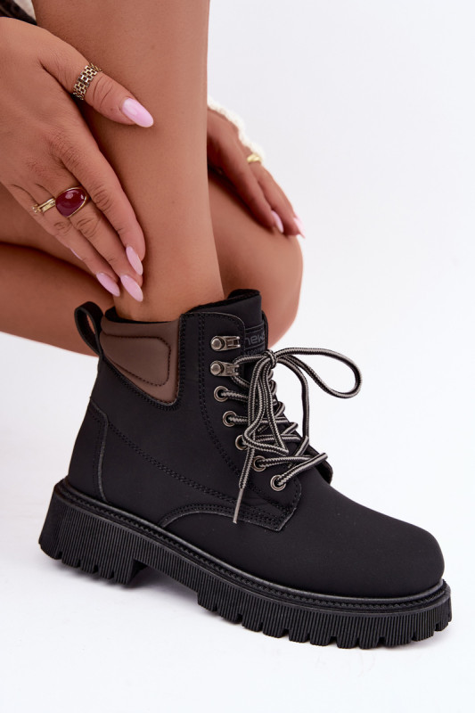 Schwarze gefütterte Stiefelette aus Kunstleder mit Plateau