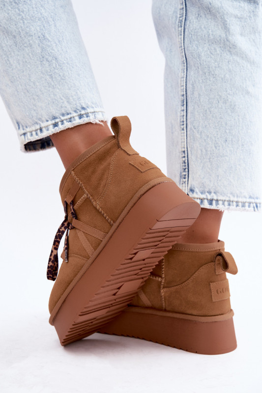 Snowboots aus Veloursleder mit Plattform und Schnürung, braun