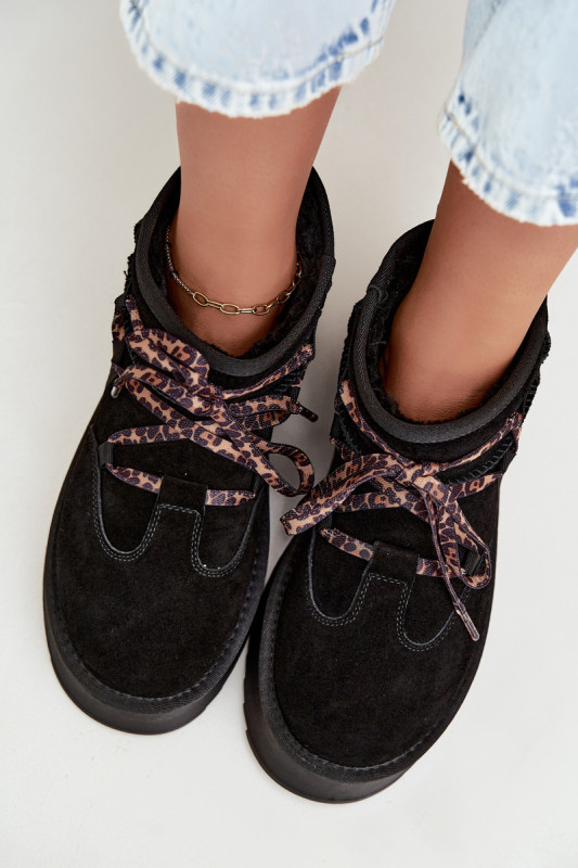 Schwarze Schneestiefel aus Veloursleder mit Schnürung und Plateausohle
