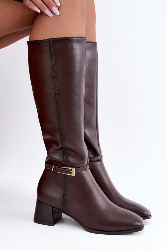 Gefütterte Lederstiefel mit Absatz und Schnalle, braun