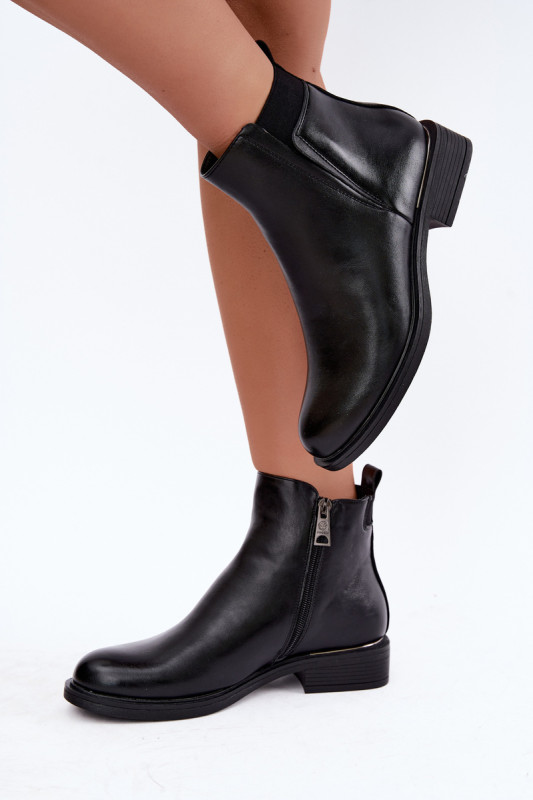 Gefütterte schwarze Stiefelette aus Kunstleder mit flachem Absatz