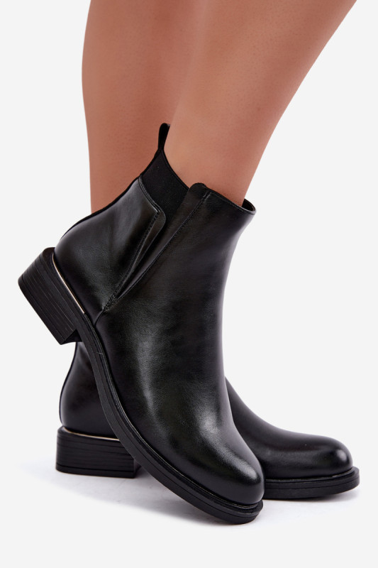 Gefütterte schwarze Stiefelette aus Kunstleder mit flachem Absatz