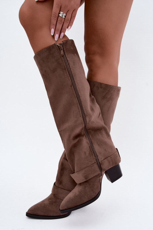 Stiefel mit Blockabsatz, umgeschlagenem Schaft und Schnalle, beige
