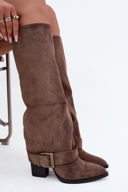 Stiefel mit Blockabsatz, umgeschlagenem Schaft und Schnalle, beige