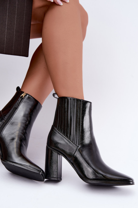 Schwarze lackierte Stiefelette mit Blockabsatz