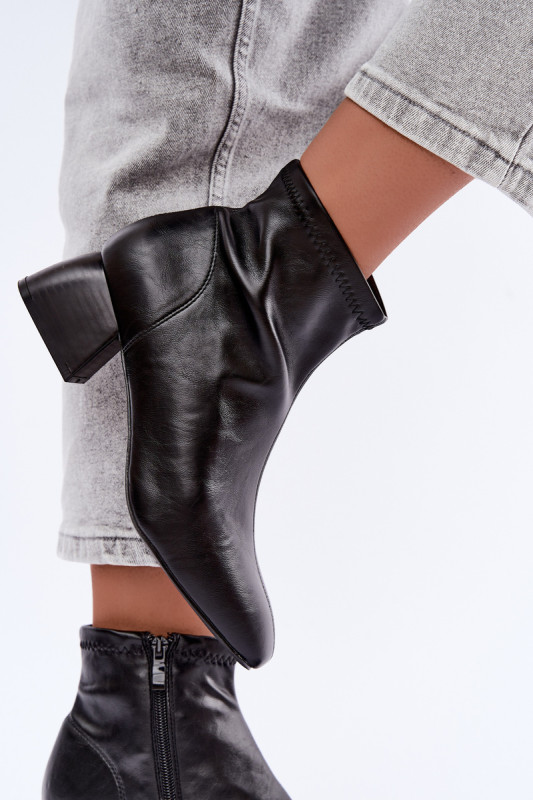 Schwarze Stiefelette aus Kunstleder mit Blockabsatz