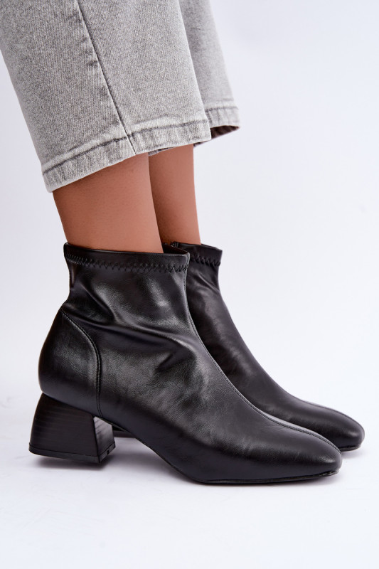 Schwarze Stiefelette aus Kunstleder mit Blockabsatz