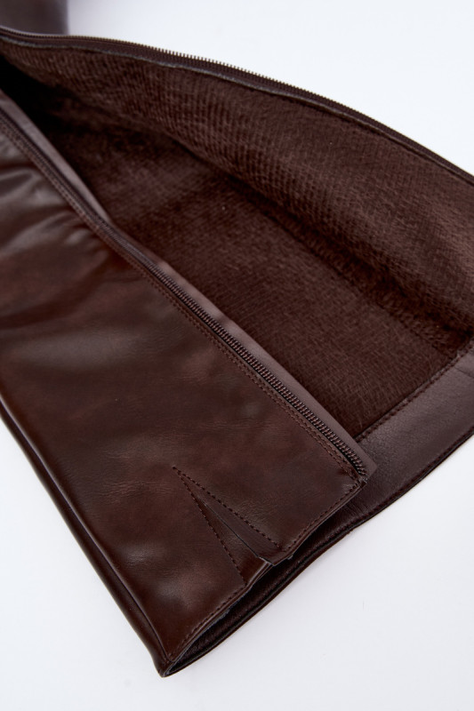 Gefütterte braune Overknee-Stiefel mit niedrigem Absatz