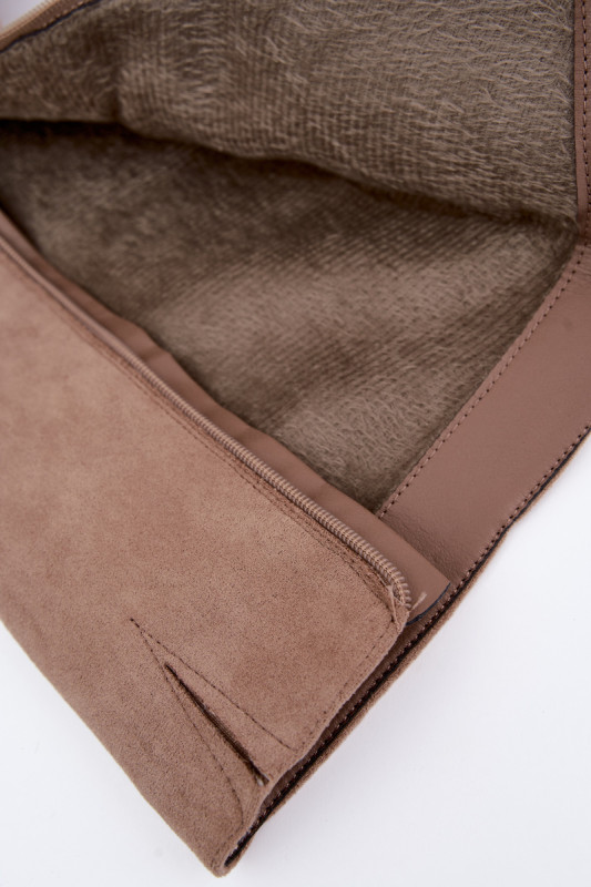 Gefütterte beige Overknee-Stiefel aus Veloursleder mit niedrigem Blockabsatz