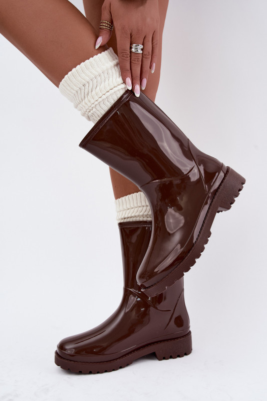 Braune Gummistiefel mit flachem Absatz