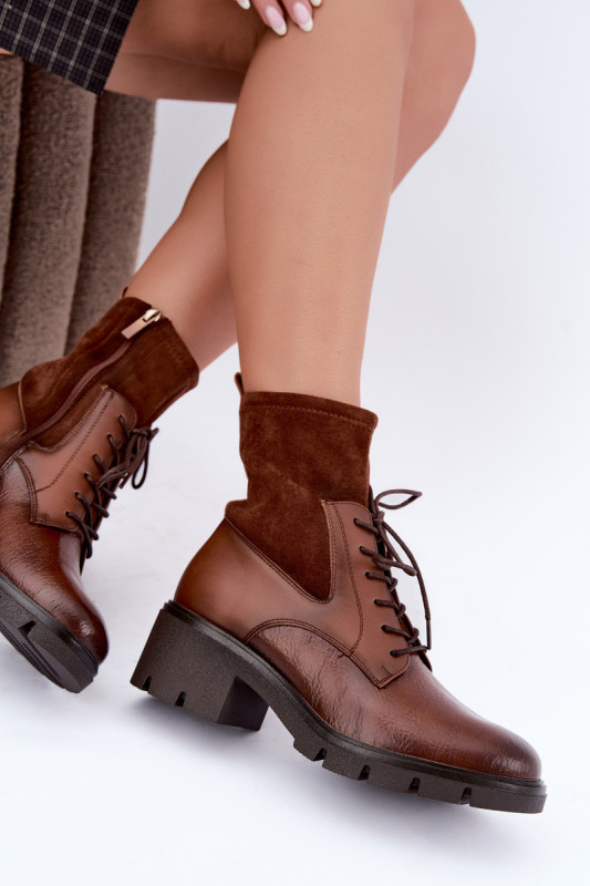 Braune Stiefelette mit Blockabsatz aus Kunstleder