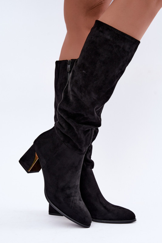 Schwarze Veloursstiefel mit Raffung und Blockabsatz