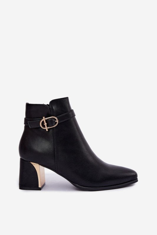Schwarze Stiefelette mit Riemen und dekorativer Schnalle auf Blockabsatz