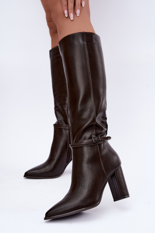 Gefütterte braune Stiefel mit Blockabsatz und Riemen
