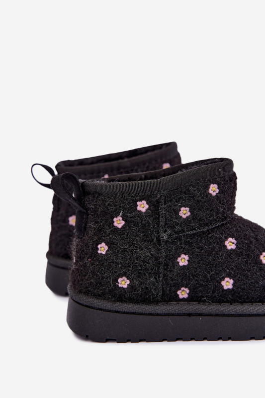 Schwarzer Schneestiefel mit kleinen Blumen und Fell